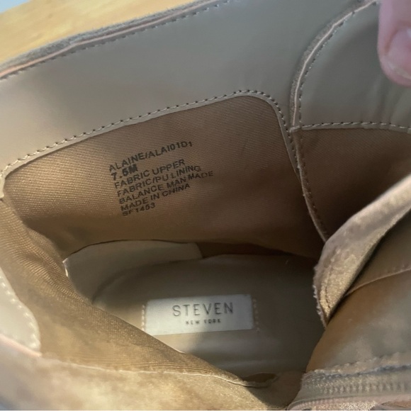 Suede Steven boots size 7.5 in like new condition. - Picture 6 of 7